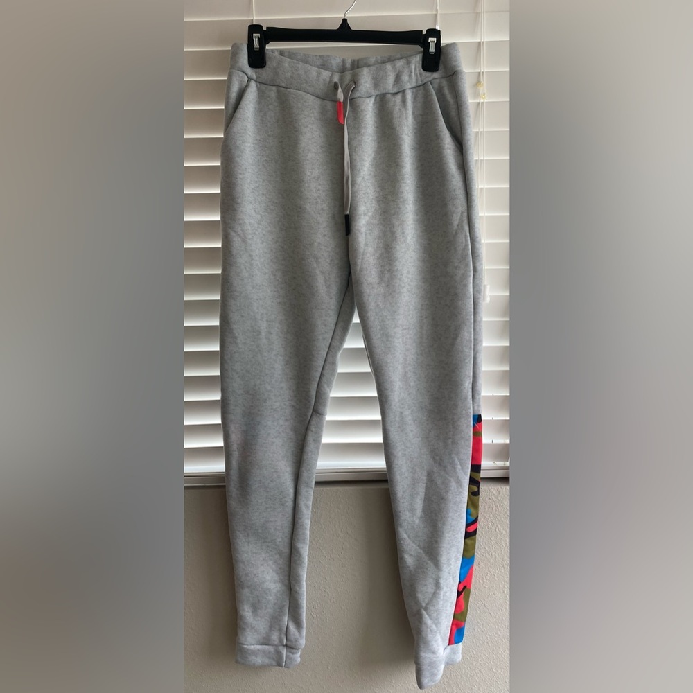 Women’s Gray Cotton Activewear Sweatpants Camo leg pattern Size XL